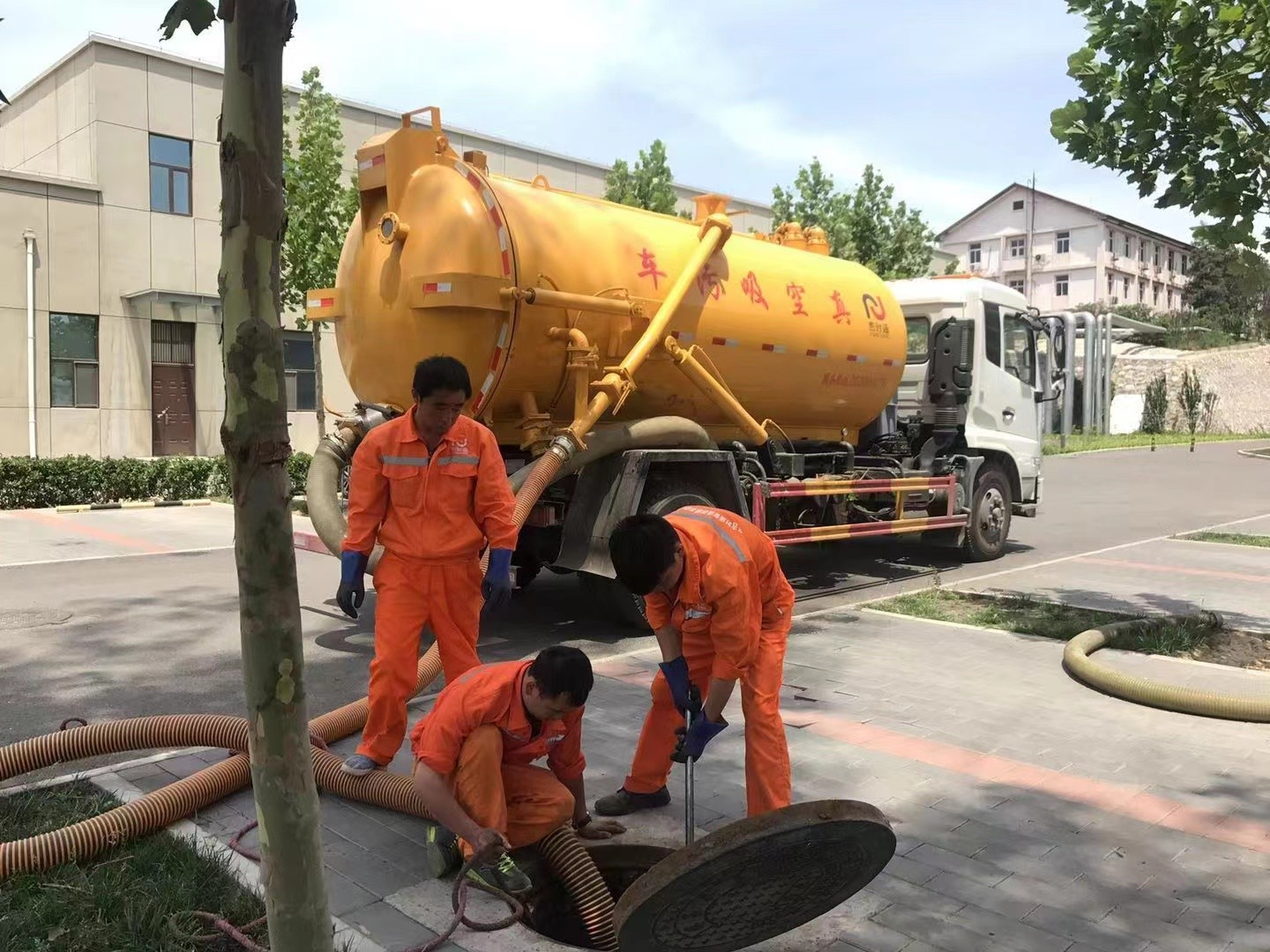 景洪化粪池清理与5-8吨吸粪车施工效率分析